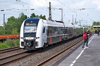 2025-07-10-020 Bochum Ehrenfeld Auch 462 016 fährt auf dem Gegengleis.