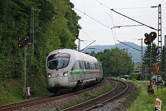 2025-07-14-009 Remagen Oberwinter 411 017 (vorne) und 411 055 auf dem Weg nach Wien.