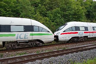 2025-07-14-011 Remagen Oberwinter 411 017 (vorne) und 411 055 auf dem Weg nach Wien.