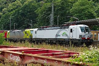 2025-07-14-044 Brohl 7193 310 (vorne) und 193 406 warten in Brohl auf Weiterfahrt. Wegen eines defekten Stellwerks in Brühl wird das noch dauern.