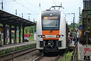 2025-07-14-058 Bonn Mehlem 462 074 steht ca. 45 Minuten in Mehlem hinter dem Bahnsteig, am Ausfahrtsignal. Dann rollt er zurück an den Bahnsteig, um später dann doch nach Oberhausen zu...