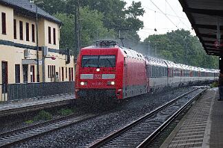 2025-07-14-063 Bonn Mehlem 101 138 mit EC 8 nach Hamburg.
