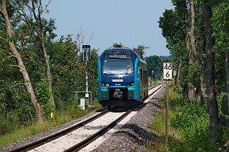 2025-08-14-002 Boren Lindau 526 051 auf dem Weg zur Lindaunisbrücke