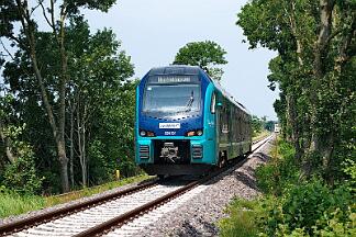 2025-08-14-004 Boren Lindau 526 051 auf dem Weg zur Lindaunisbrücke