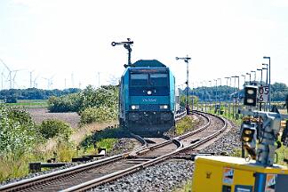 2025-08-18-044 Emmelsbüll Lehnshallig 245 205 nach Westerland.