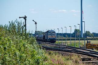 2025-08-18-107 Emmelsbüll Lehnshallig 251 003 kommt aus Niebüll zurück.