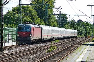 2025-08-20-007 Schleswig DSB 3240 mit EC nach Kopenhagen.