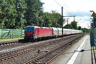 2025-08-20-010 Schleswig DSB 3240 mit EC nach Kopenhagen.