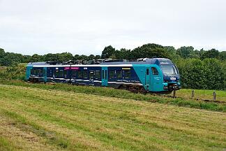 2025-08-22-009 Süderbrarup 526 038 Richtung Schleibrücke.