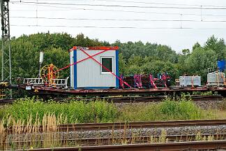 2025-09-08-009 Dortmund Somborn Die Bauarbeiten an der Strecke Dortmund-Bochum beginnen, 277 404 wartet mit einem Bauzug,
