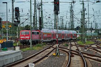 2025-09-22-002 Dortmund Hbf TRI-Ersatzzug als RE 3 nach Hamm. 111 131 zieht Richtung Hamm.