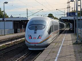 2025-09-24-015 Dortmund Oespel Umgeleiteter ICE 1223 nach München, Regenbogen-ICE 403 022,