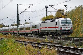 2025-11-01-014 Dortmund Somborn 193 440 zieht ICE 1148 von Berlin nach Düsseldorf. 193 448 schiebt. Es handelt sich um die erste Fahrt des ICE-L mit Fahrgästen an Bord.