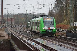 2025-11-28-030 Bochum Hbf 422 016 ist wegen Verspätung nur bis Bochum gefahren. Nach einer Pause geht es zurück nach Solingen.