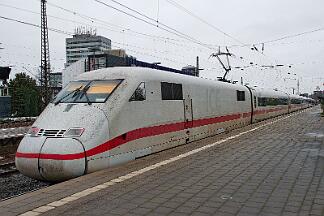2025-11-28-040 Bochum Hbf 402 037