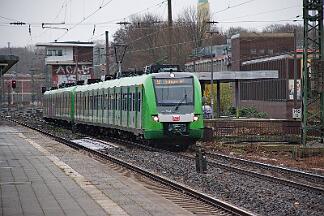 2025-11-28-048 Bochum Hbf 422 019