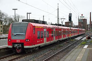 2025-11-28-076 Bochum Hbf 425 094 und 425 092 (hinten) auf Überführungsfahrt