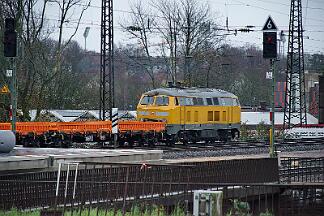 2025-11-28-081 Bochum Hbf 225 010 kam etwas überraschend.