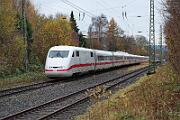 2025-12-03-008 Dortmund Barop ICE 555 mit 401 009, umgeleitet, nächster Halt Bielefeld.