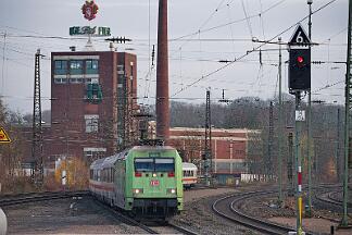2025-12-05-026 Bochum Hbf 101 088 mit IC 2013