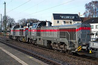 2025-12-05-033 Bochum Hbf 271 022 und 4120 001 mit Schotterzug Richtung Riemke.