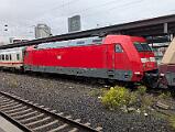 101 066 - 2025-10-21-006 Dortmund Hbf 101 110 und 101 066 mit IC 2013 nach Oberstdorf. 101 066 hat vor ein paarr Wochen ihre Werbung verloren.
