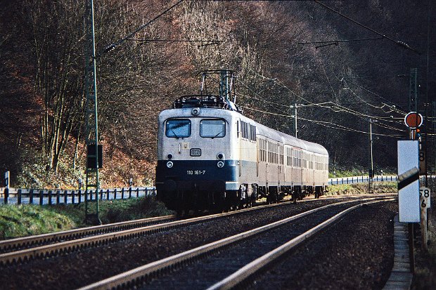 110 161