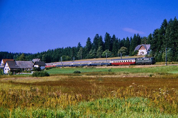 139 561
