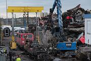 143 037 - 2020-10-22-001 Leverkusen Opladen 143 037 wird gerade zerlegt.