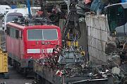 143 037 - 2020-10-22-012 Leverkusen Opladen 143 037 wird gerade zerlegt.
