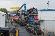 143 037 - 2020-10-22-013 Leverkusen Opladen 143 037 wird gerade zerlegt.