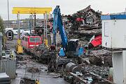 143 037 - 2020-10-22-018 Leverkusen Opladen 143 037 wird gerade zerlegt.