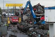 143 037 - 2020-10-22-019 Leverkusen Opladen 143 037 wird gerade zerlegt.
