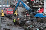 143 037 - 2020-10-22-023 Leverkusen Opladen 143 037 wird gerade zerlegt.