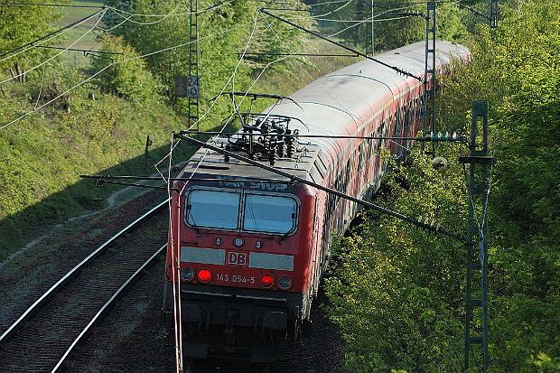 143 054