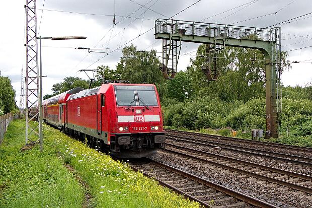 146 221