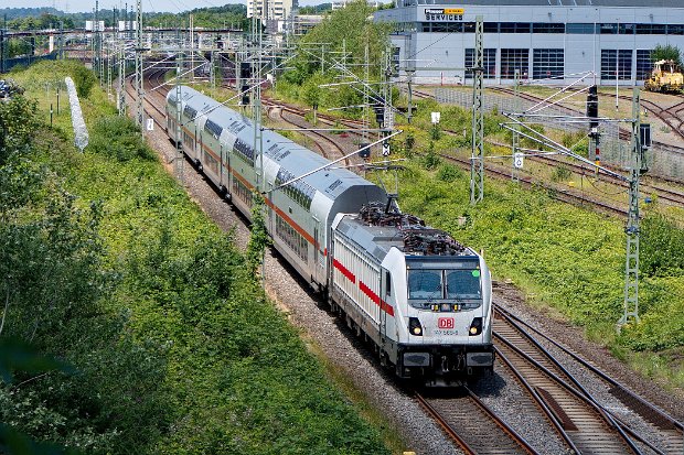 147 569