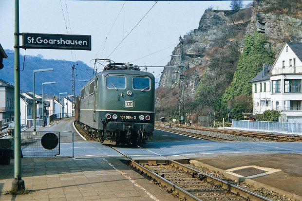 151 064