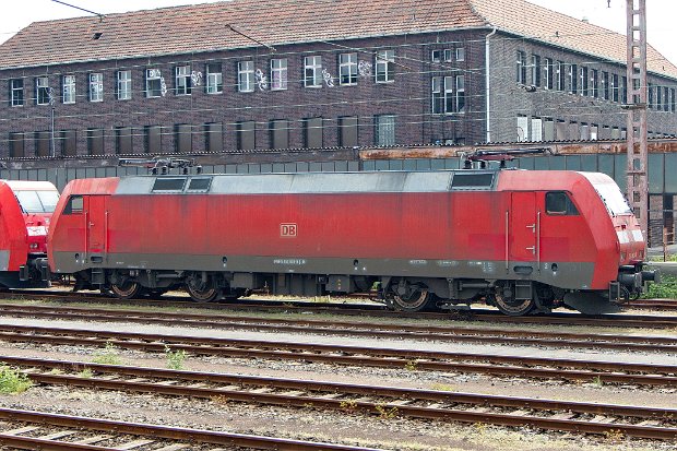 152 003
