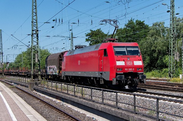 152 005