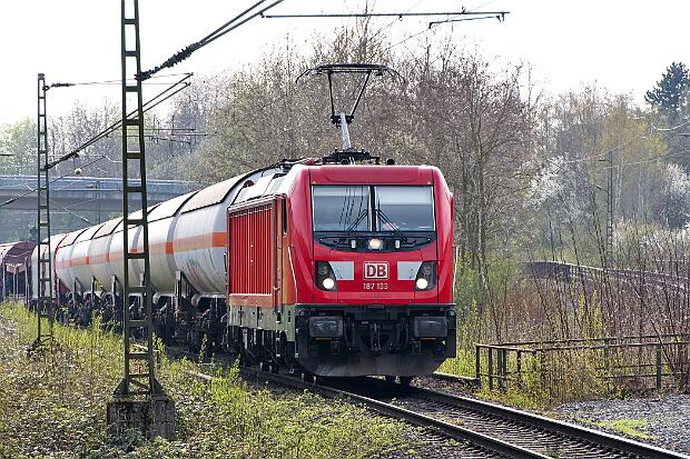187 133