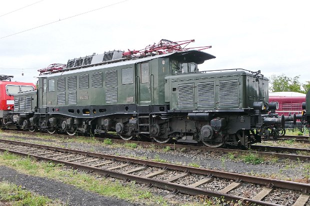 194 579