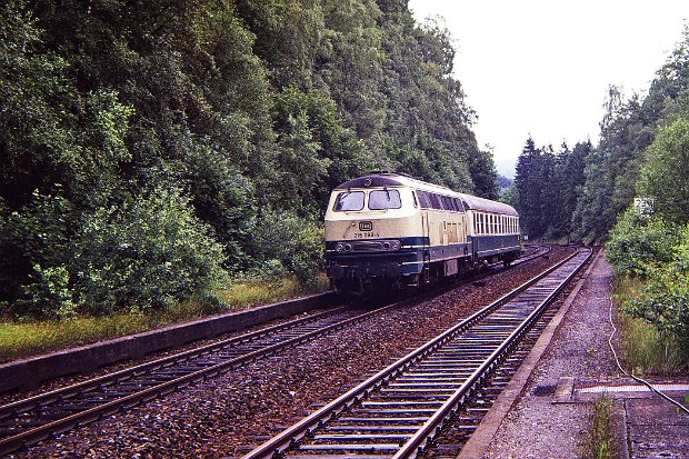 216 098