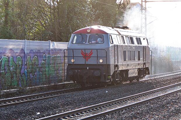 216 121