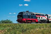 218 497 - 2025-08-18-056 Emmelsbüll Lehnshallig 218 497 mit IC 2214 nach Westerland.
