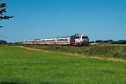 218 497 - 2025-08-18-096 Emmelsbüll Lehnshallig 218 497 zieht den IC 2215 nach Köln, in Itzehoe wird eine 101 den Zug übernehmen.