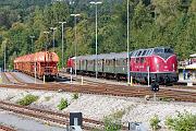 220 033 - 2024-09-01-006 Warstein 40 Jahre Eisenbahnfreunde Warstein mit Sonderfahrten. Hier startet die V200 zum Lohbusch.
