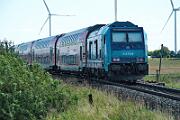 245 210 - 2025-08-18-105 Emmelsbüll Lehnshallig 245 210 mit einer Dosto-Garnirtur nach Hamburg-Altona.