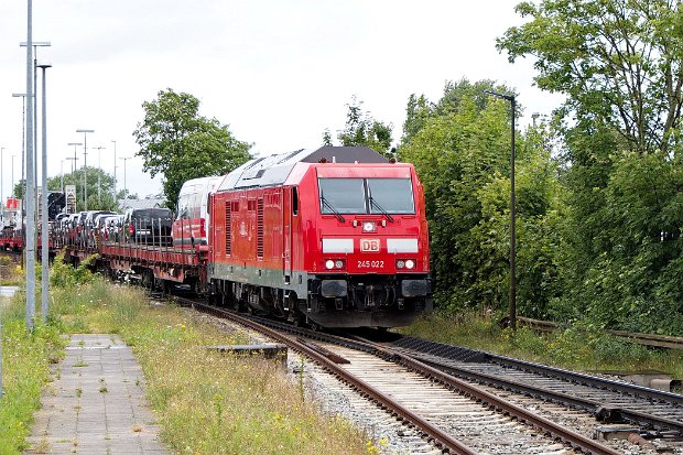 245 022