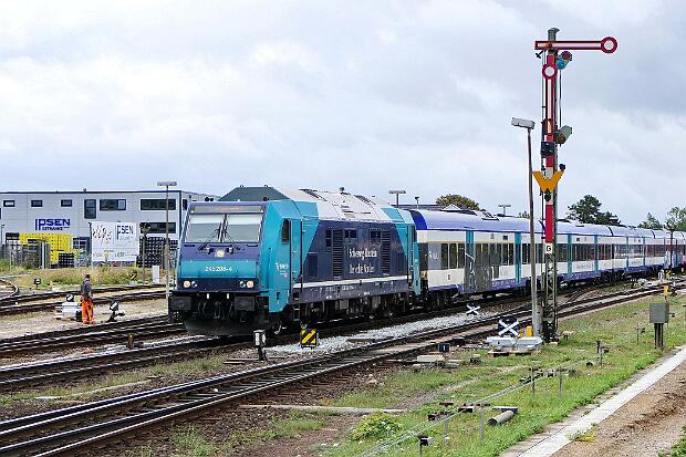 245 208